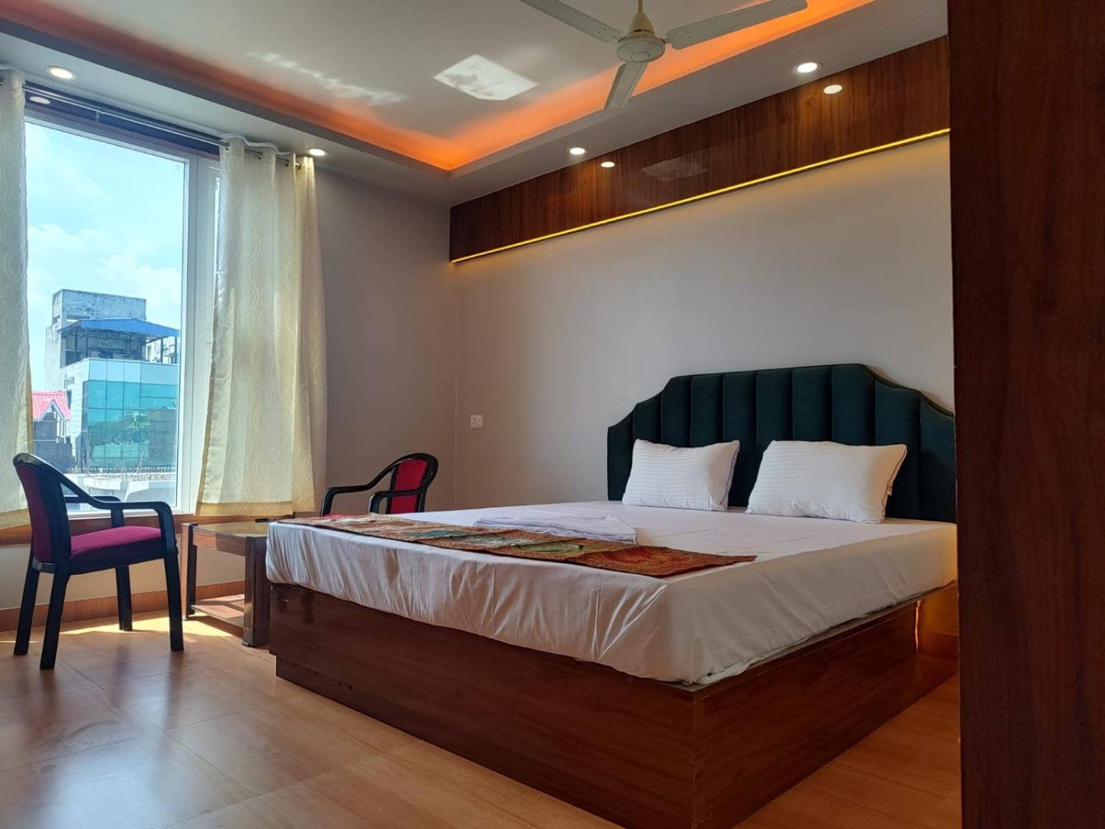 Twelfth 9ight Vip Hotel