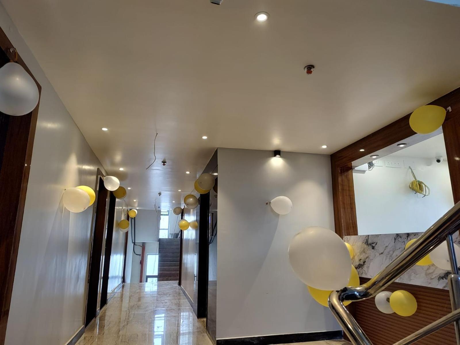 Twelfth 9ight Vip Hotel 3*